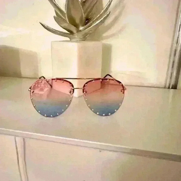 Never worn Gold Studded Aviator sunglasses - Picture 1 of 4